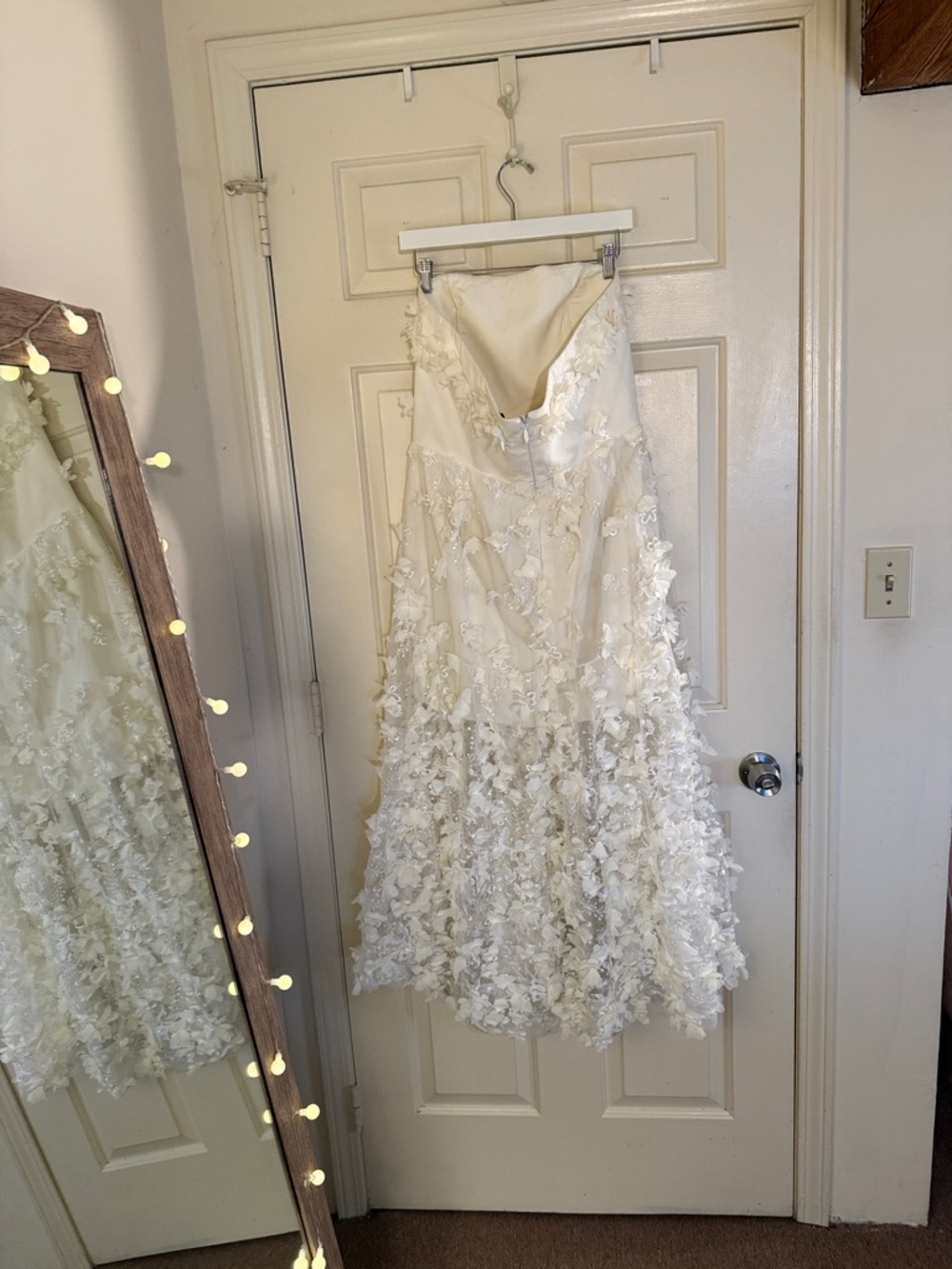 Helsi
Audrey Square-Neck Floral Appliqué Sheer Midi Dress Anthropologie BHLDN - Picture 10 of 13